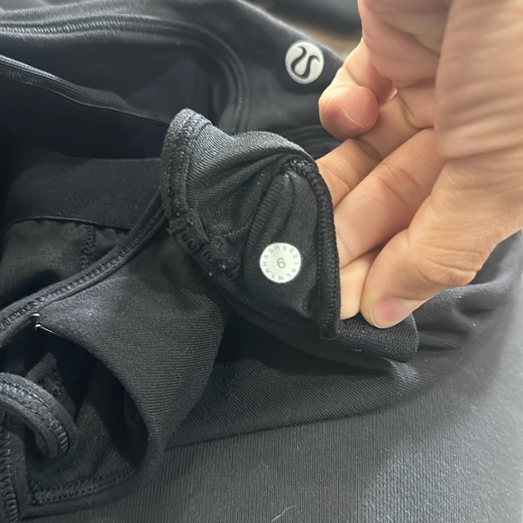 Lululemon - Picture 3 of 4